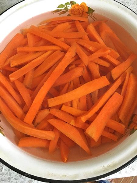 морковь залить водой