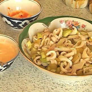 Салат с кальмарами и красной рыбой. 21 кальмары как приготовить просто