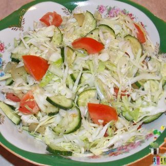 Салат с крабовыми палочками и морской капустой. 56 салат овощи капуста соленые огурцы