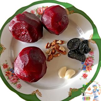 Салат с крабовыми палочками и морской капустой. 55 салат свекла орехи чеснок чернослив